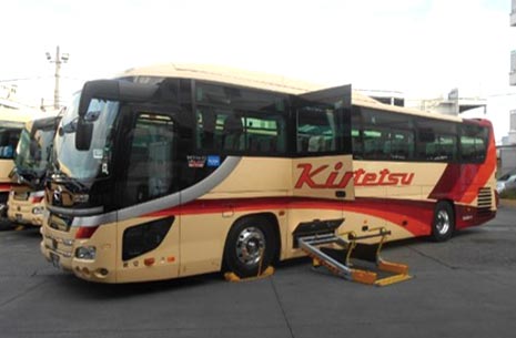 名阪近鉄バス　リフト付き観光バス